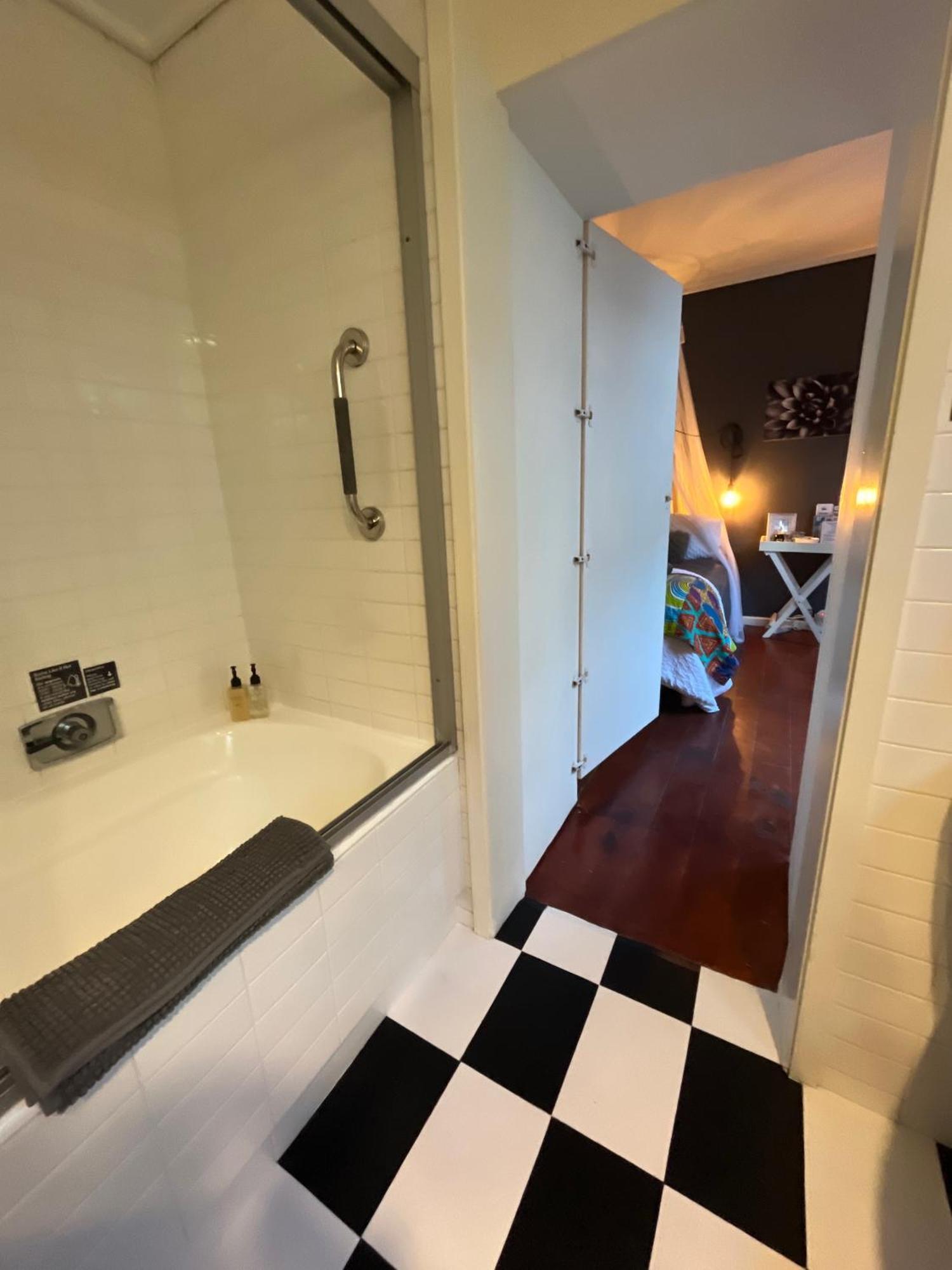 Seaside Getaway @ Swallow House Suite #2 Città del Capo Esterno foto